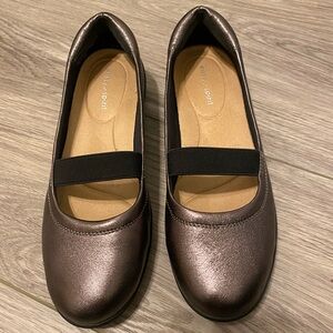 ✨ EUC - Easy Spirit Women's Bronze Flats